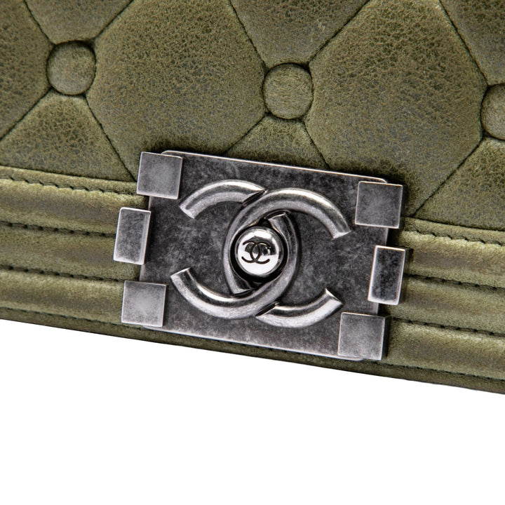 Chanel Sac bandoulière Matelassé Chesterfield Boy à rabat Petit Cuir de veau Vert – vue 5 – GABY PARIS