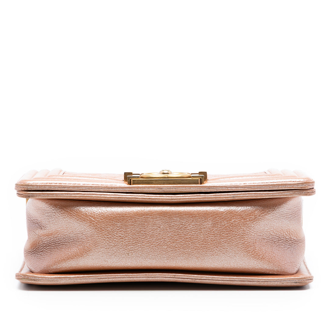 Chanel Small Matelassé Metallic Cuir de veau Boy à rabat