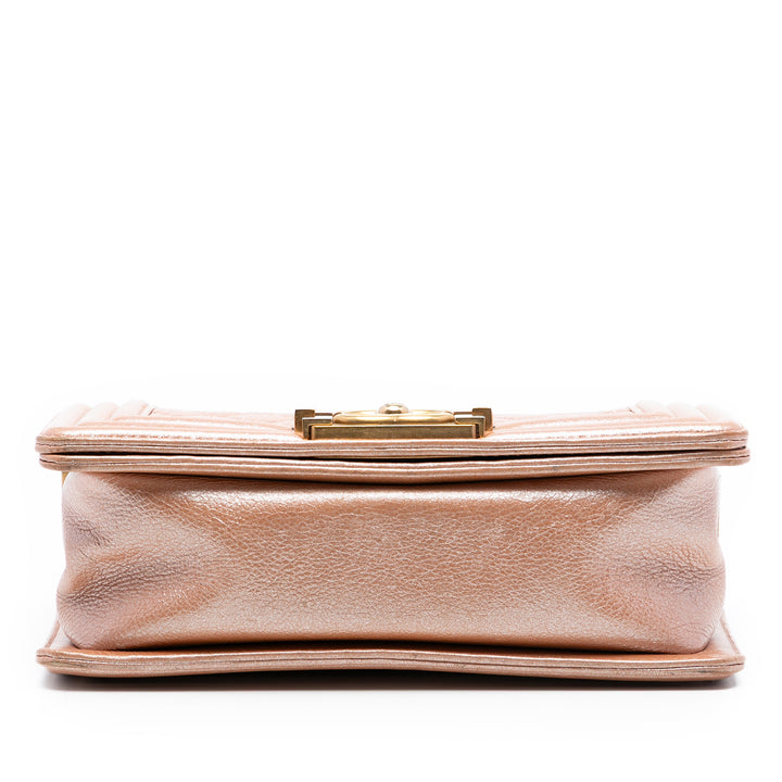 Chanel Small Matelassé Metallic Cuir de veau Boy à rabat