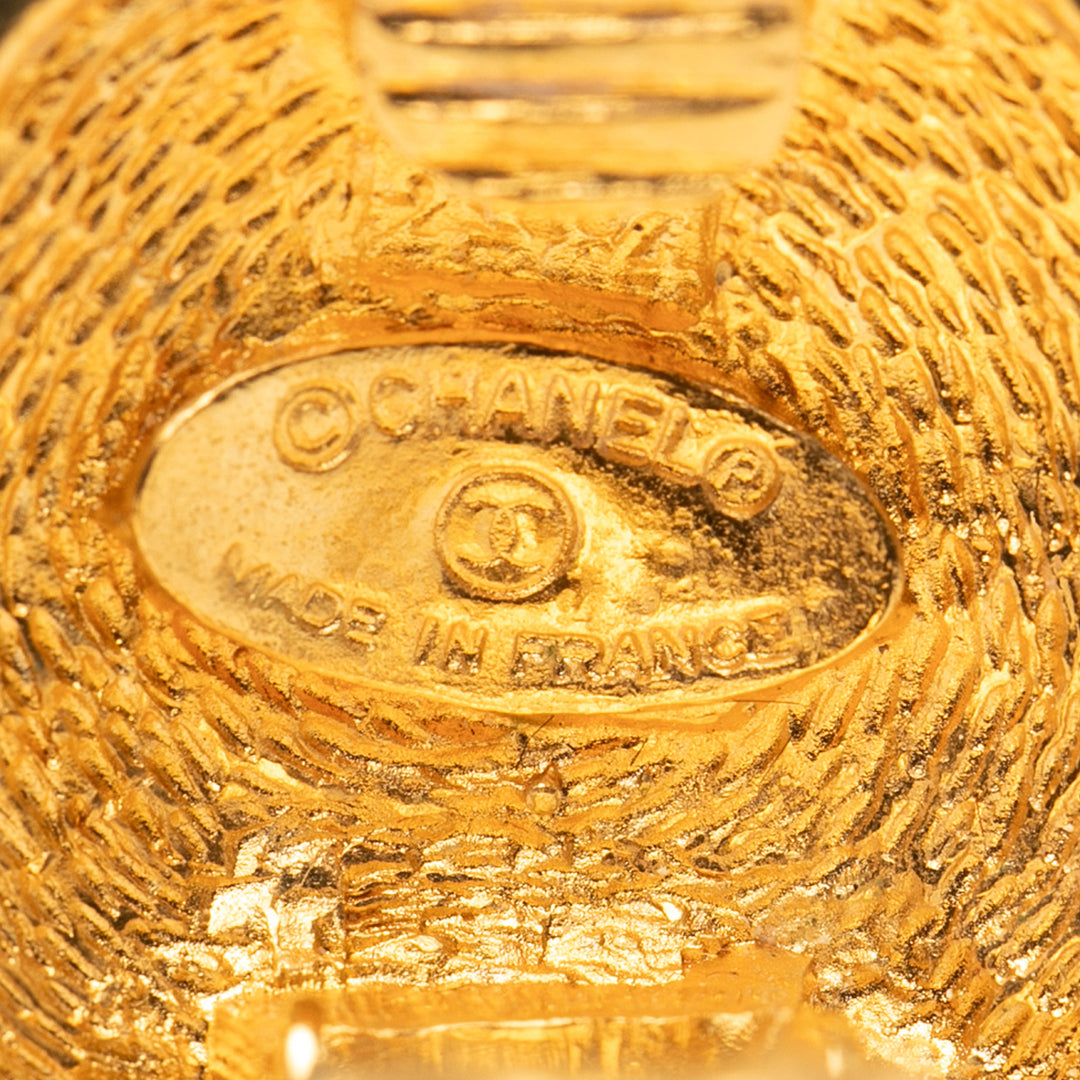 Chanel CC Matelassé plaqué Rond Clip on Boucles d’oreilles – GABY PARIS Authentique