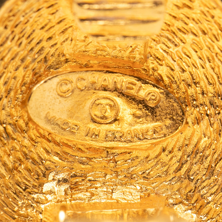 Chanel CC Matelassé plaqué Rond Clip on Boucles d’oreilles – GABY PARIS Authentique