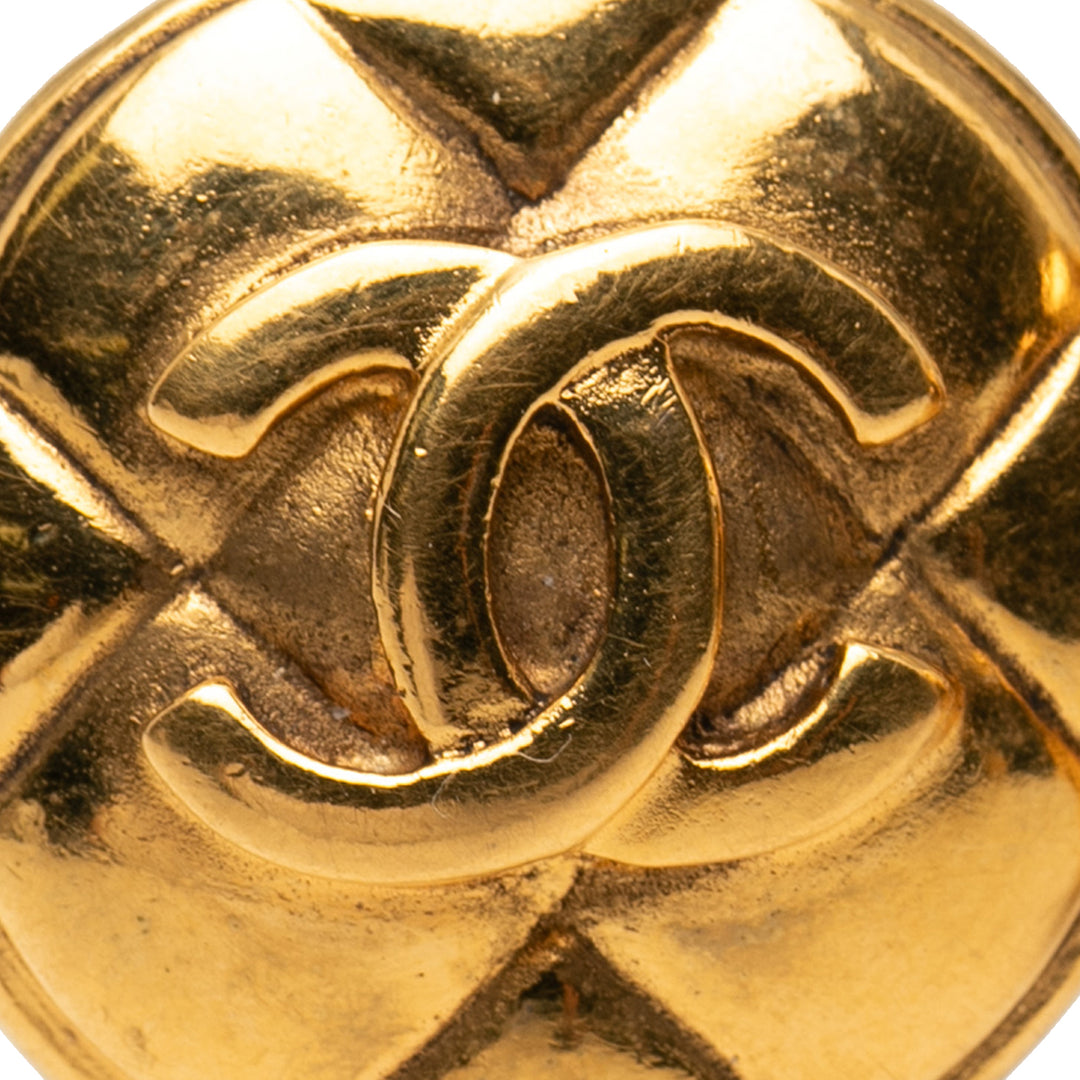 Chanel CC Matelassé plaqué Rond Clip on Boucles d’oreilles – GABY PARIS Authentique