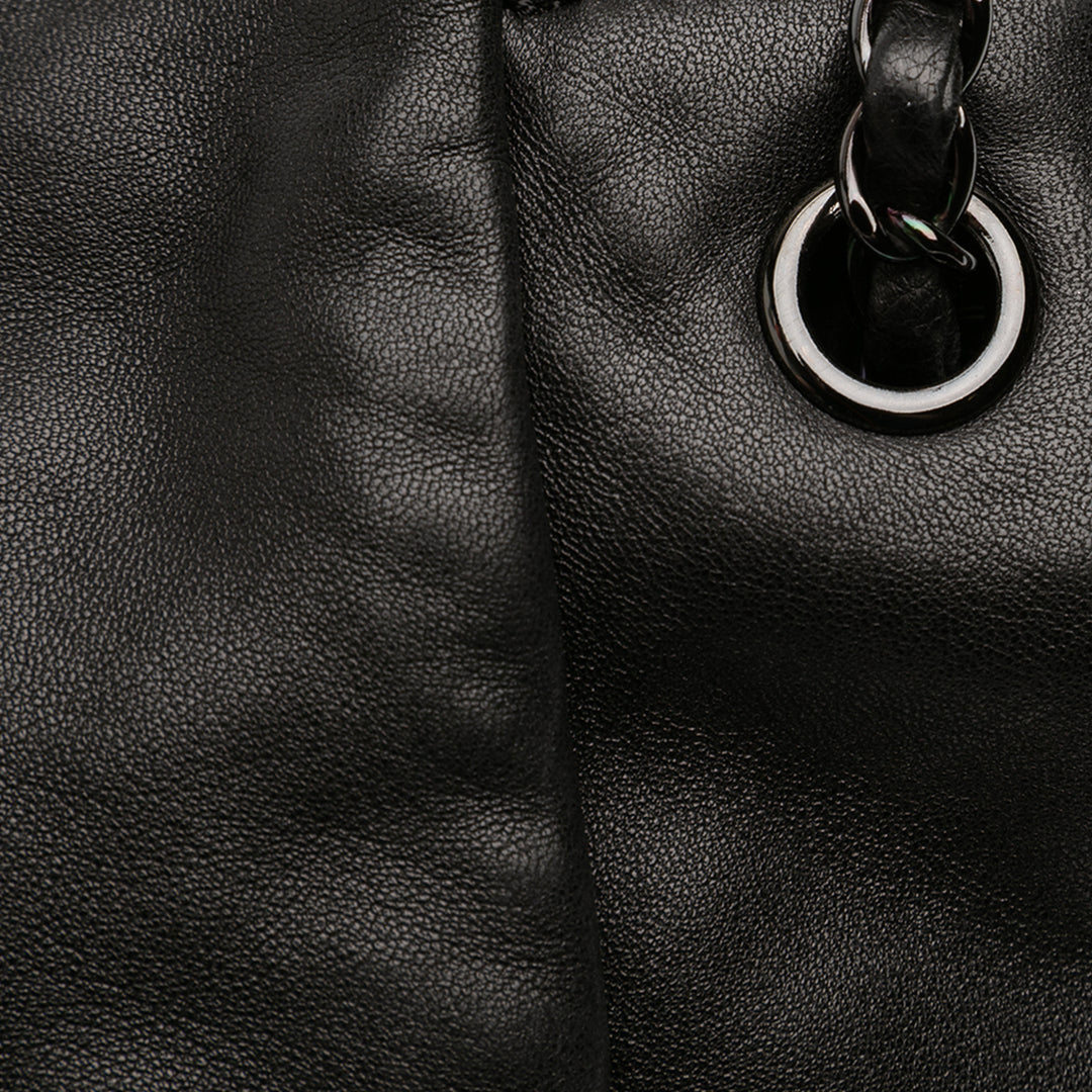 Chanel Cuir d’agneau clouté CC Accordion à rabat