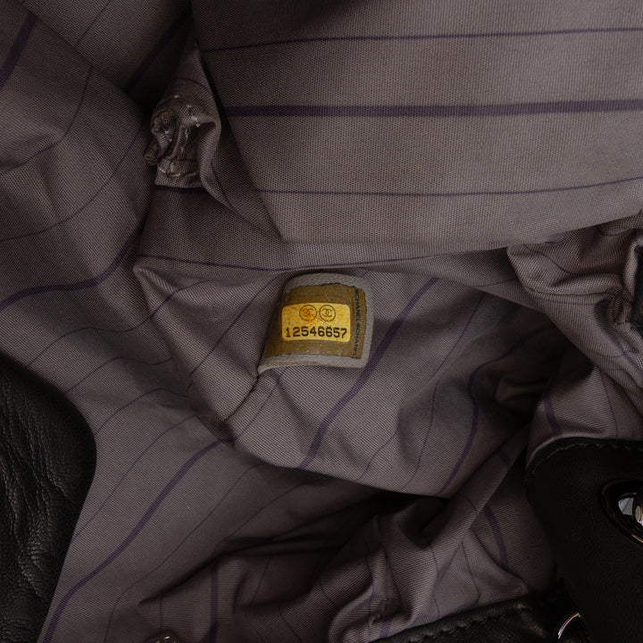 Chanel Cuir d’agneau clouté CC Accordion à rabat