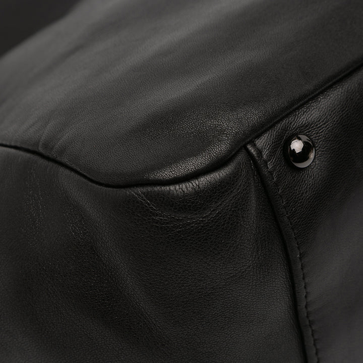 Chanel Cuir d’agneau clouté CC Accordion à rabat