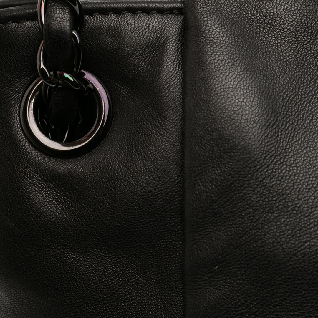 Chanel Cuir d’agneau clouté CC Accordion à rabat