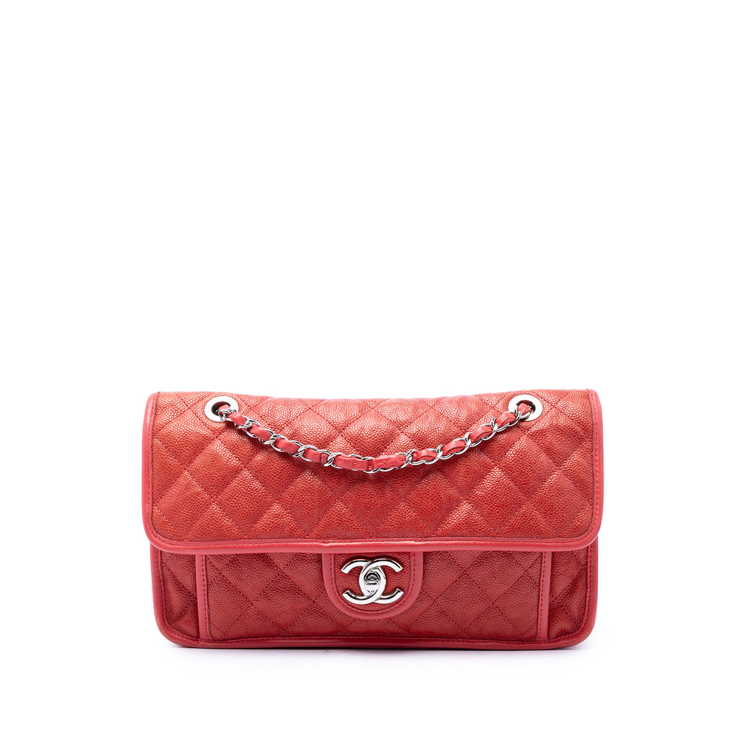 Chanel Matelassé French Riviera à rabat Moyen Cuir caviar Rouge – vue principale – GABY PARIS