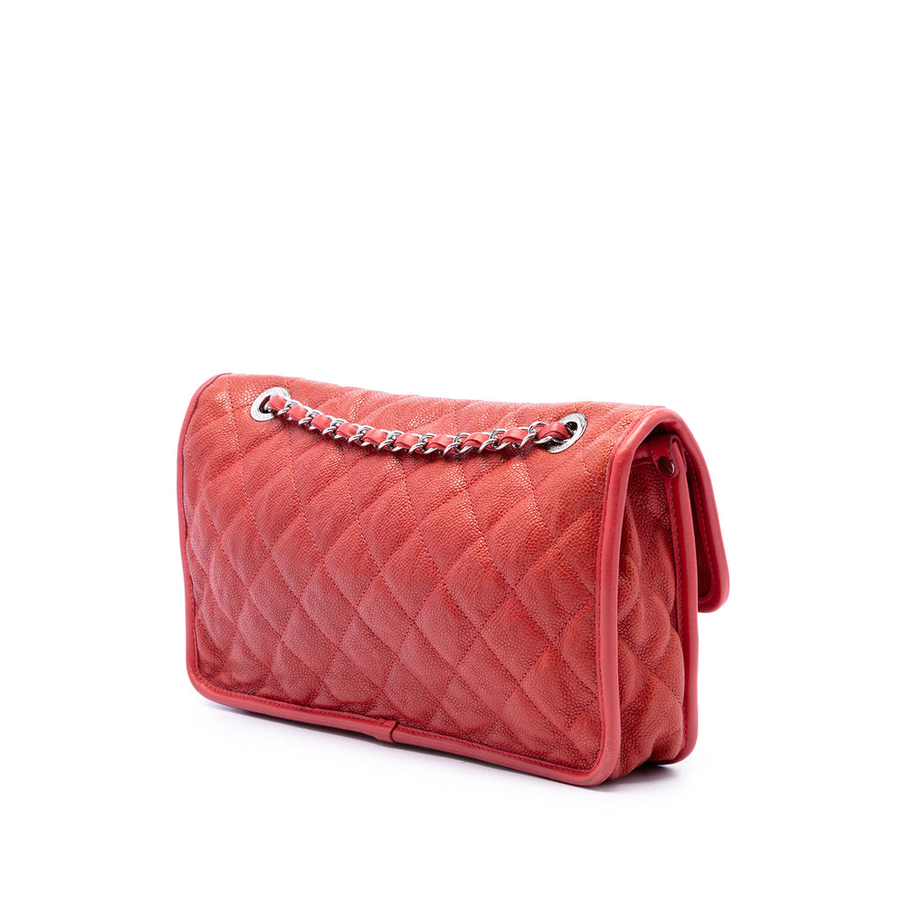 Chanel Matelassé French Riviera à rabat Moyen Cuir caviar Rouge – vue 2 – GABY PARIS