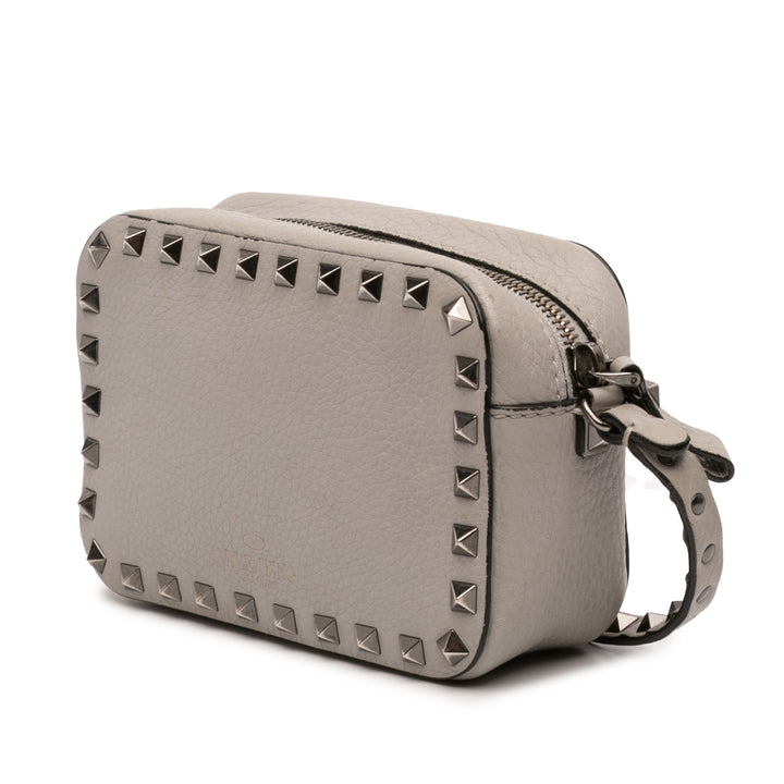 Pebbled Rockstud à rabat Poche Sac caméra Cuir de veau Gris