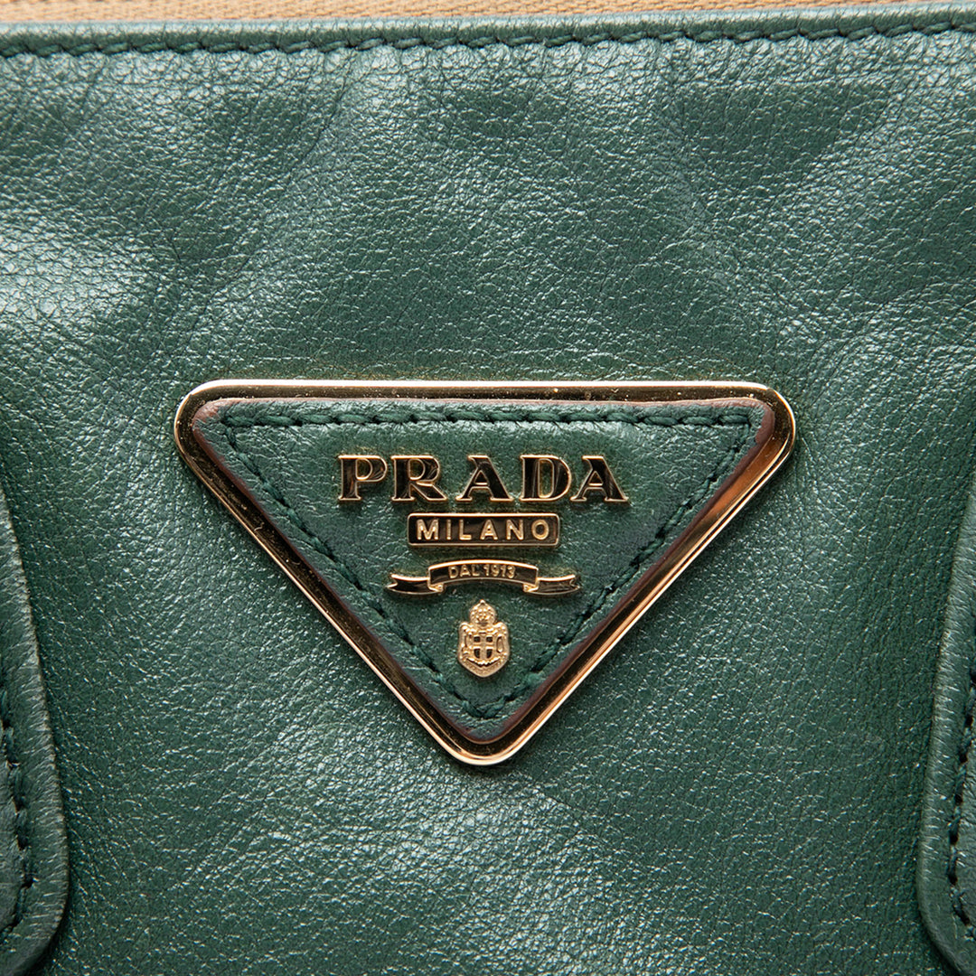 Prada Sac à main Souple Evasion Petit Cuir de veau Vert – vue 5 – GABY PARIS