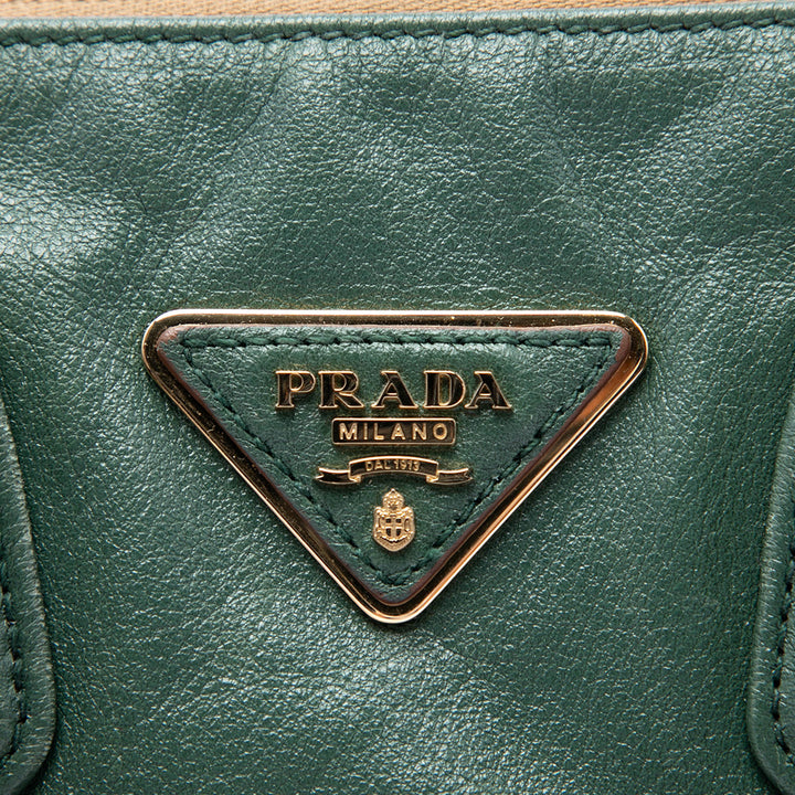 Prada Sac à main Souple Evasion Petit Cuir de veau Vert – vue 5 – GABY PARIS