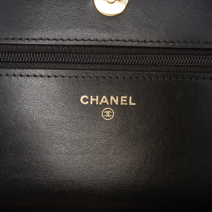 Chanel Cuir d’agneau Studded Diamond Stitch Portefeuille On Chain Noir – GABY PARIS Authentique