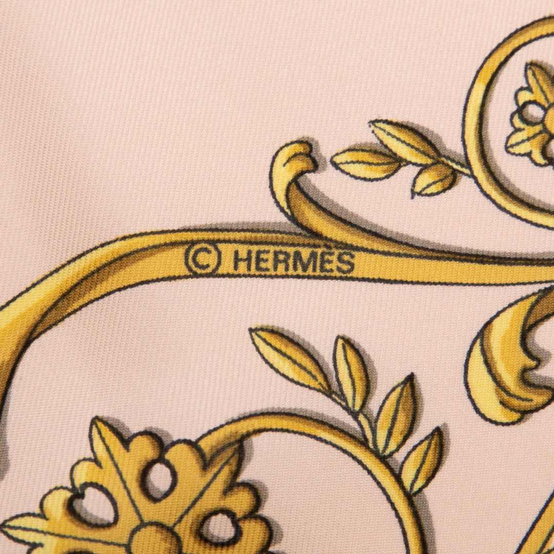Hermès La Promenade De Longchamps Soie Foulard Rose – GABY PARIS Authentique