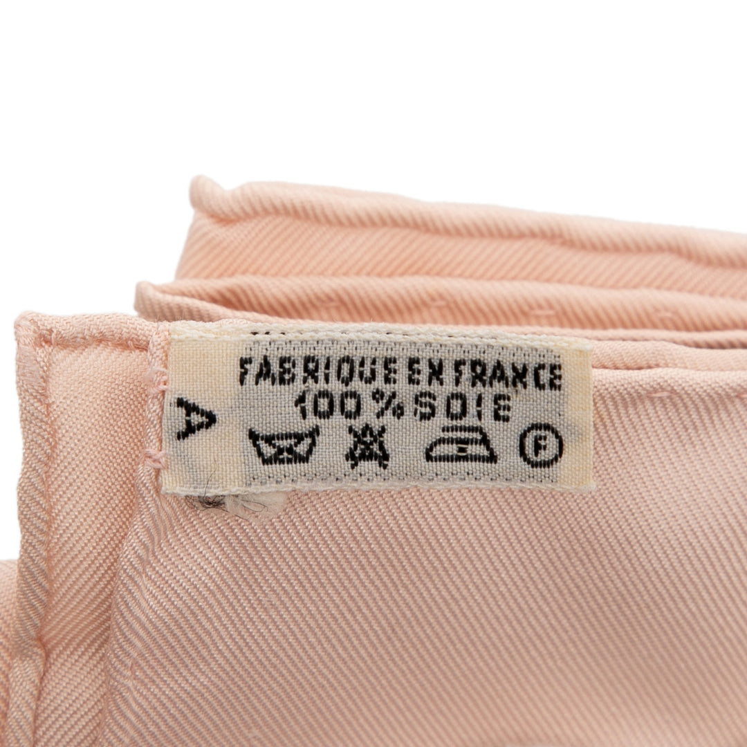 Hermès La Promenade De Longchamps Soie Foulard Rose – GABY PARIS Authentique