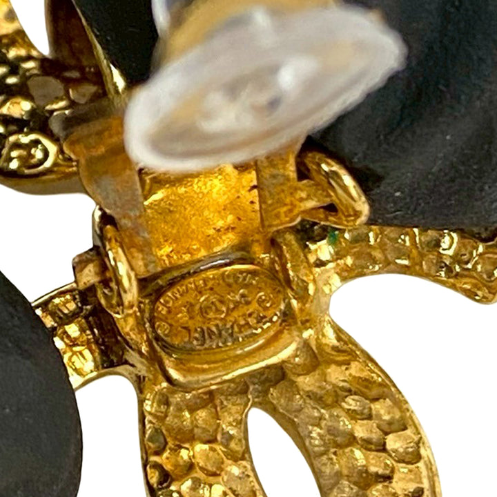 Chanel CC plaqué Loop pendantes Clip On Boucles d’oreilles