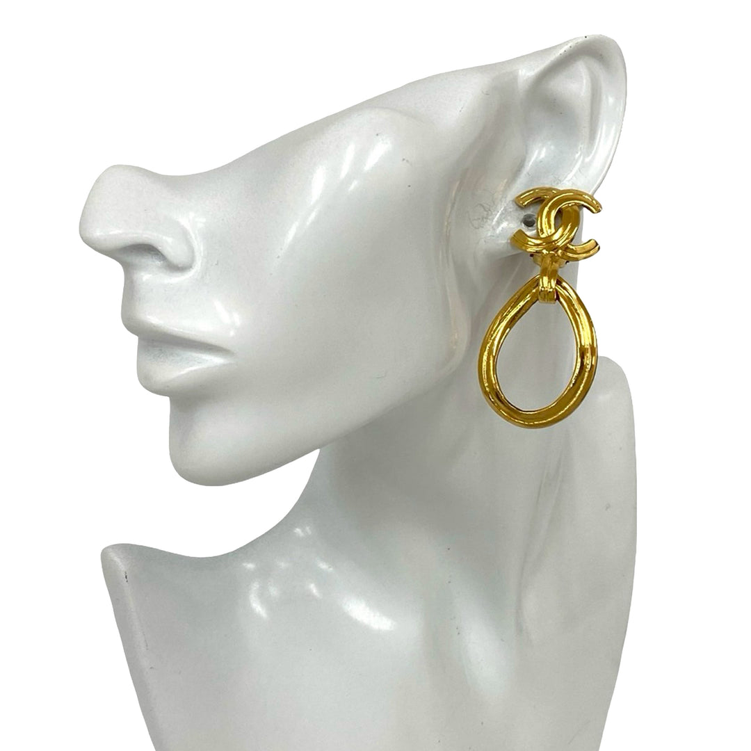 Chanel CC plaqué Loop pendantes Clip On Boucles d’oreilles