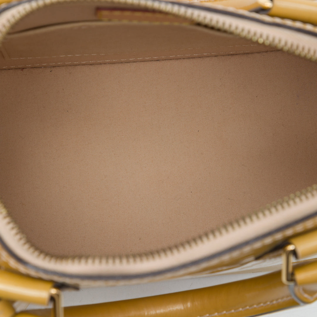 Louis Vuitton Alma BB Cuir verni Monogram Jaune – vue 4 – GABY PARIS
