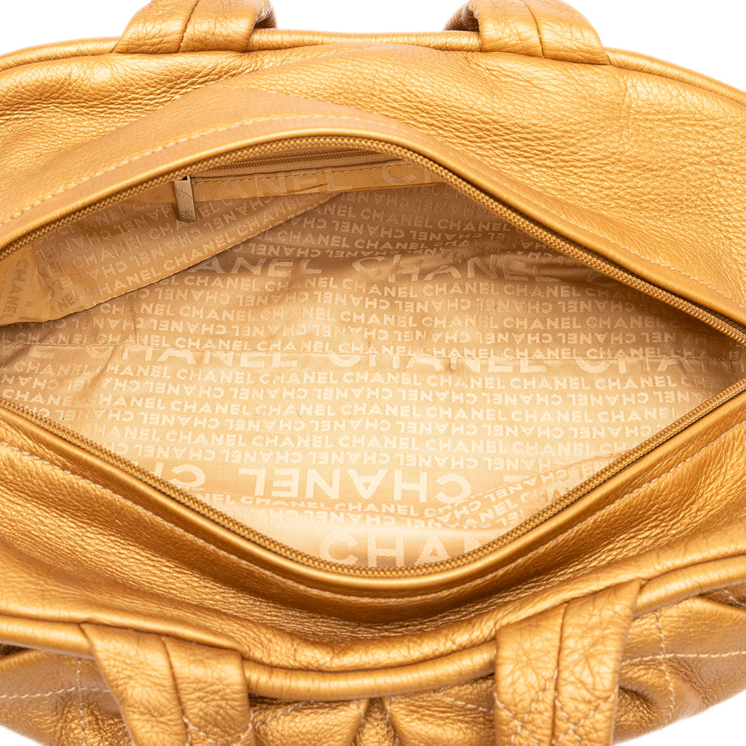 Chanel Matelassé Métallisé Le Marais Bowler Sac Petit Cuir de veau Doré – vue 4 – GABY PARIS