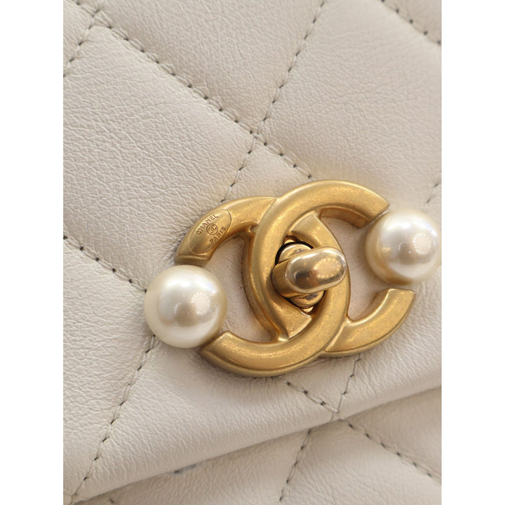 Chanel Matelassé Glacé Perle Side à rabat Mini Cuir de veau Blanc – vue 4 – GABY PARIS