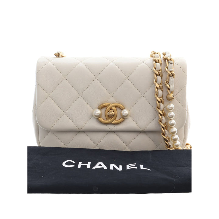 Chanel Matelassé Glacé Perle Side à rabat Mini Cuir de veau Blanc – vue 5 – GABY PARIS
