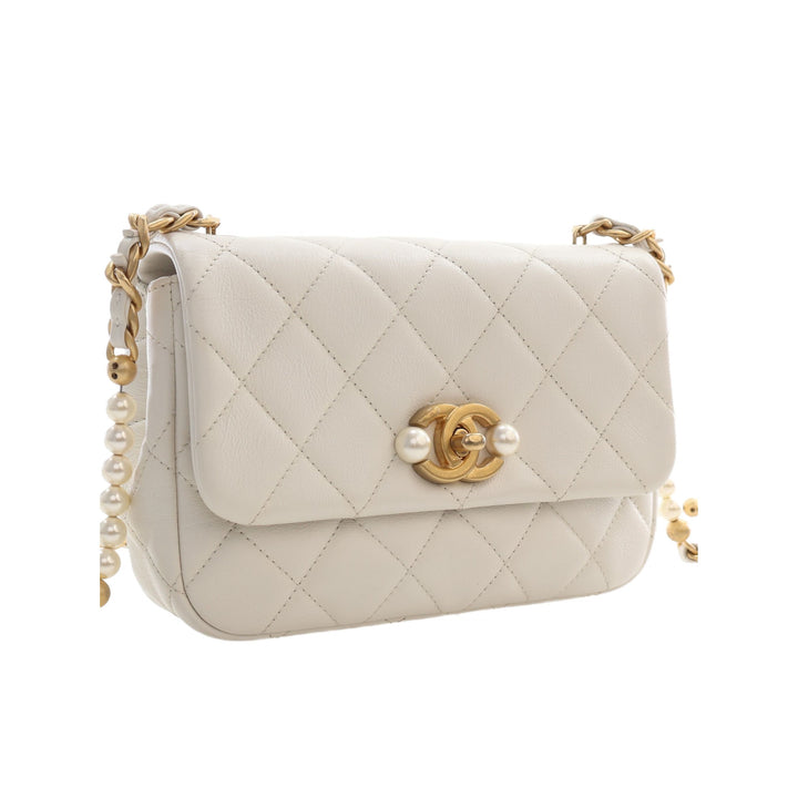 Chanel Matelassé Glacé Perle Side à rabat Mini Cuir de veau Blanc – vue 8 – GABY PARIS