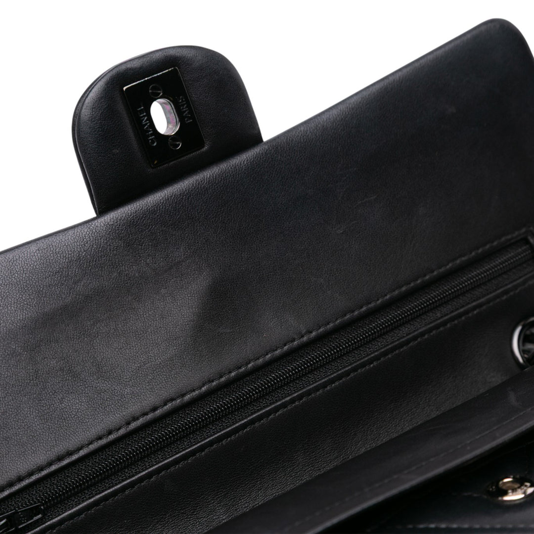 Chanel Medium Classic Chevron Cuir d’agneau Double rabat Noir – GABY PARIS Authentique