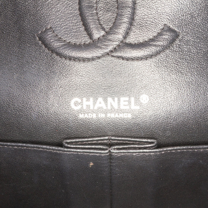 Chanel Medium Classic Chevron Cuir d’agneau Double rabat Noir – GABY PARIS Authentique