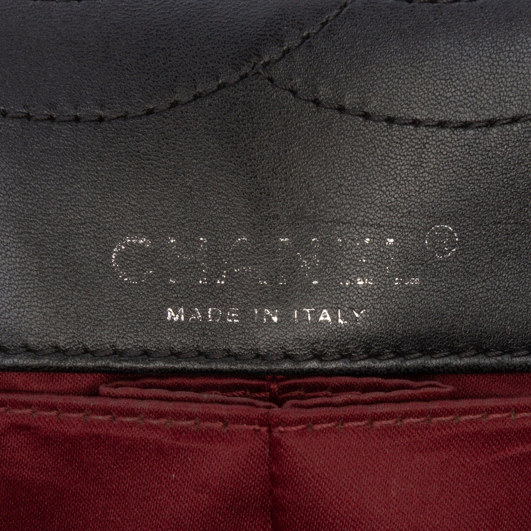 Chanel Jumbo Cuir verni embossé Lucky Symbols à rabat – GABY PARIS Authentique