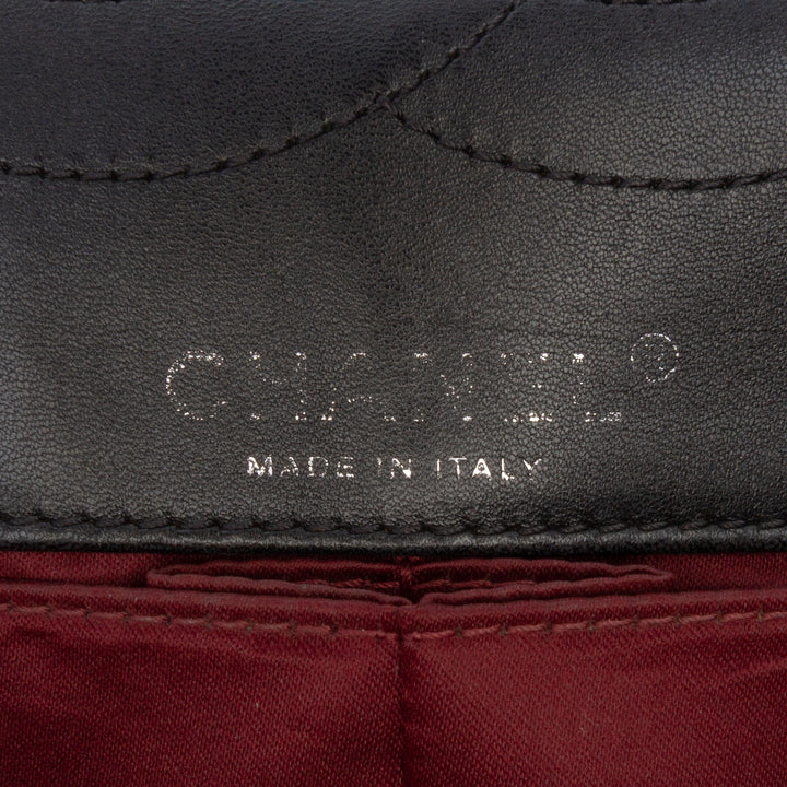 Chanel Jumbo Cuir verni embossé Lucky Symbols à rabat – GABY PARIS Authentique