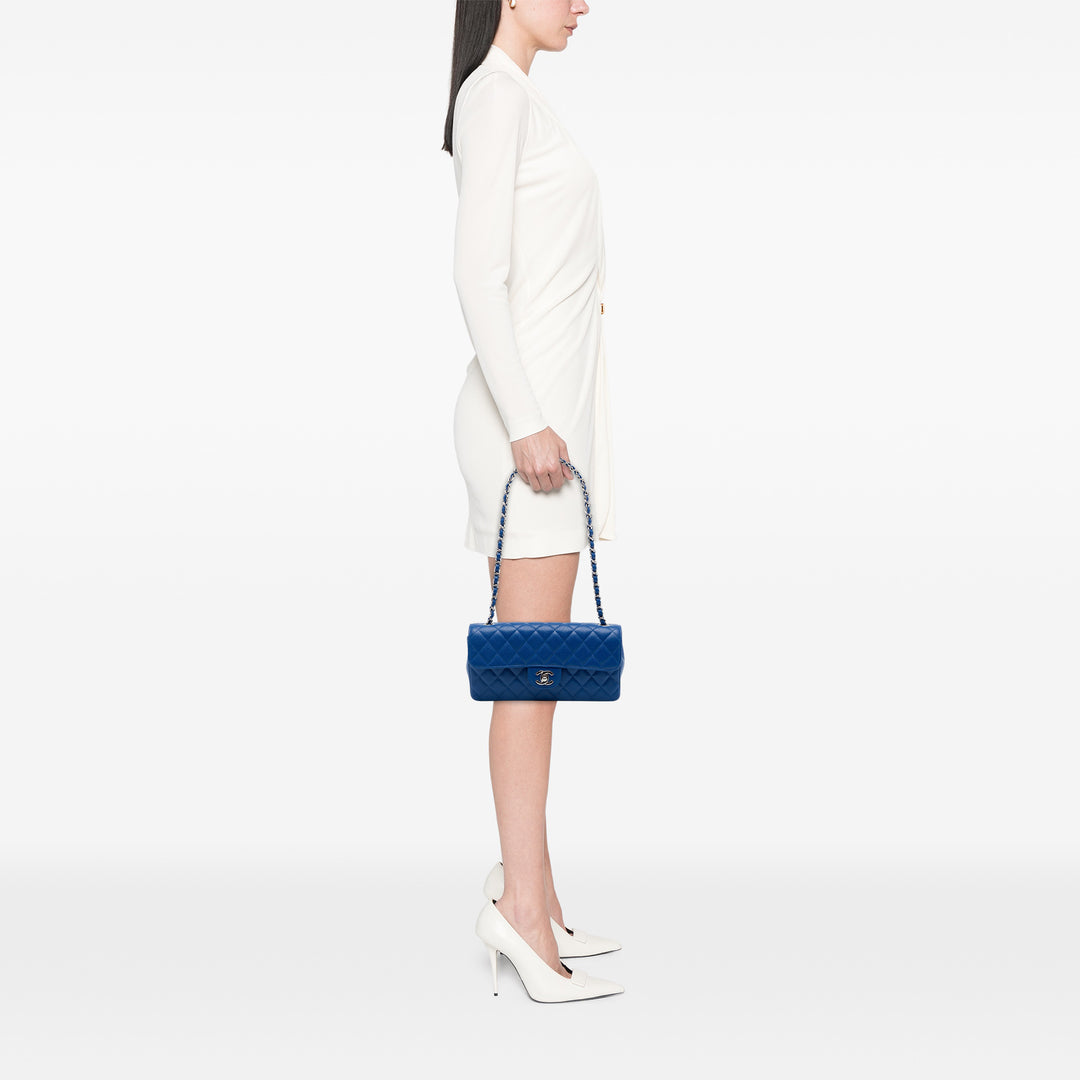 Chanel Classic East West Rabat simple Cuir caviar Bleu – vue 6 – GABY PARIS