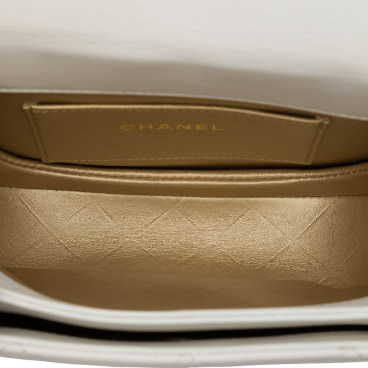 Chanel CC Matelassé Rond Moon Messenger à rabat Cuir de veau Blanc – vue 4 – GABY PARIS