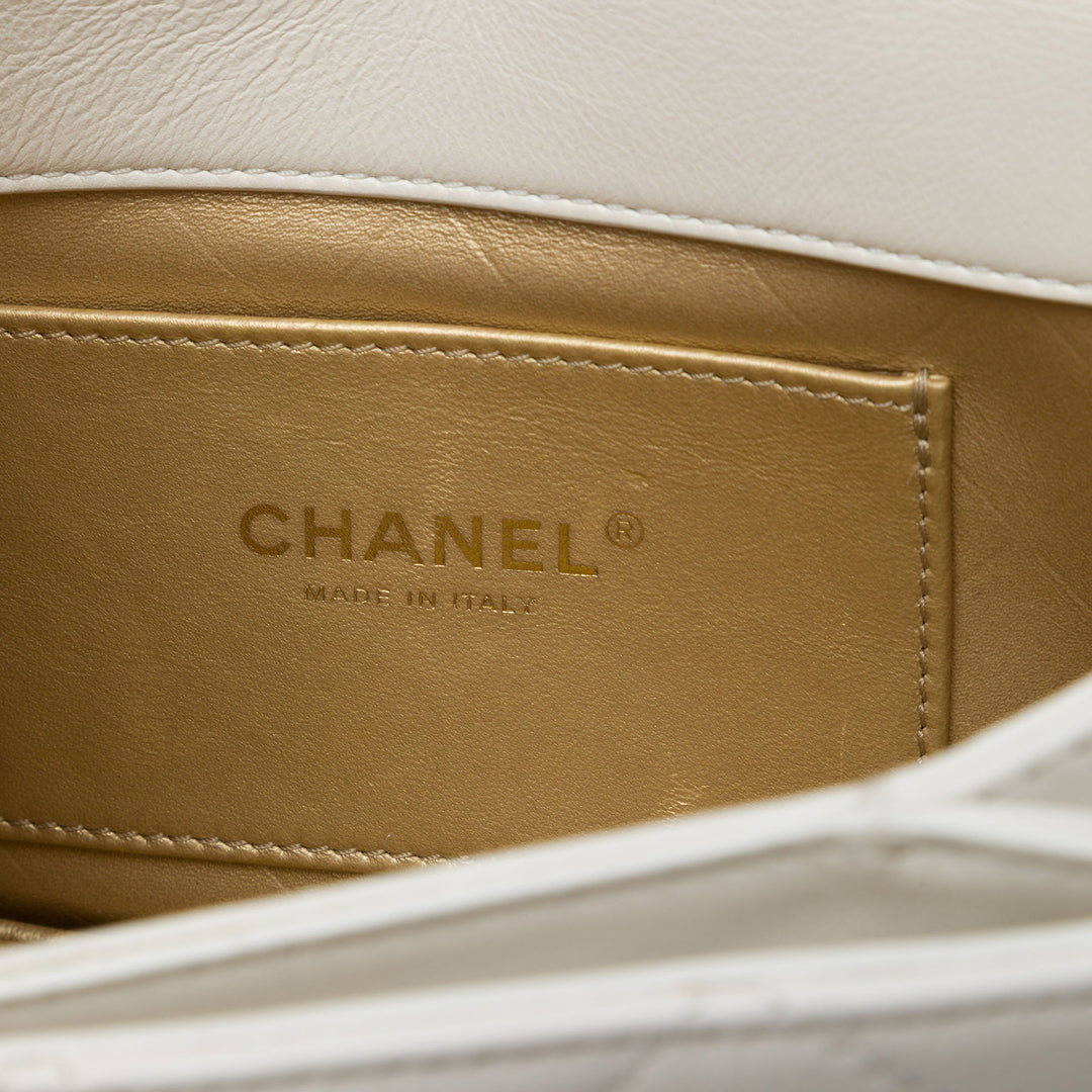 Chanel CC Matelassé Rond Moon Messenger à rabat Cuir de veau Blanc – vue 5 – GABY PARIS