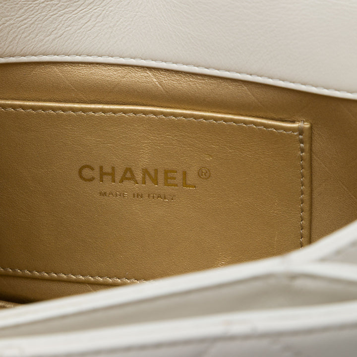 Chanel CC Matelassé Rond Moon Messenger à rabat Cuir de veau Blanc – vue 5 – GABY PARIS