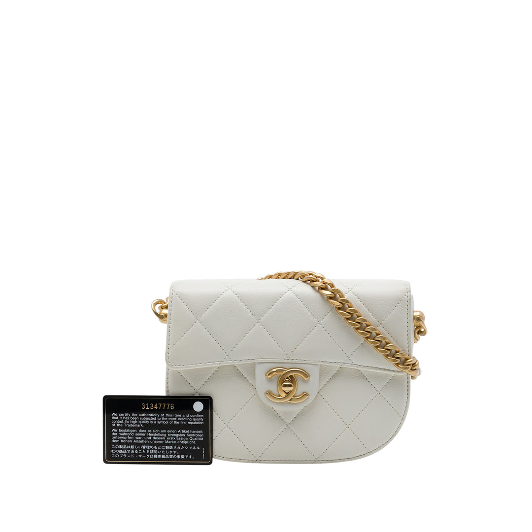 Chanel CC Matelassé Rond Moon Messenger à rabat Cuir de veau Blanc – vue 7 – GABY PARIS