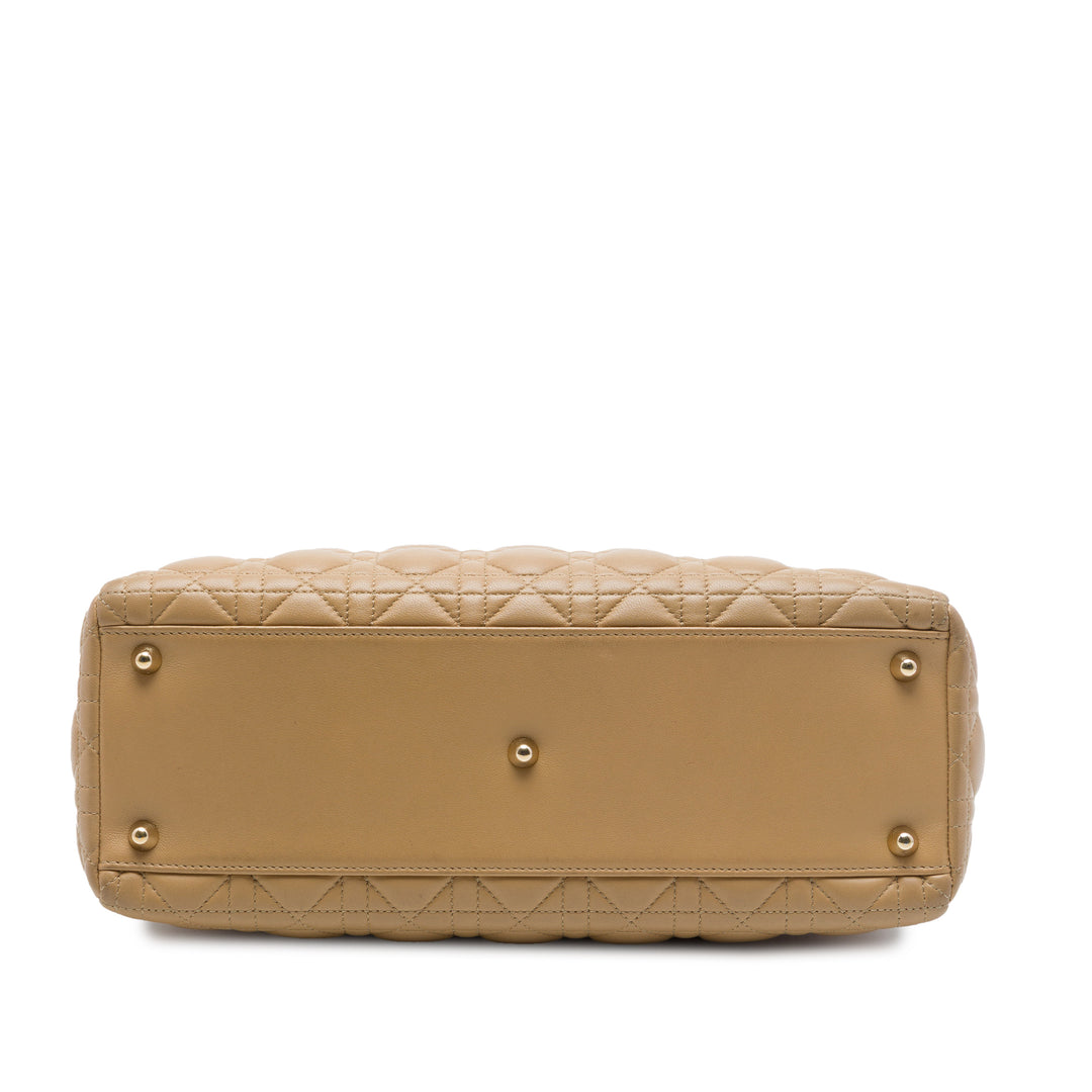 Dior Sac à main Lady Dior Cannage Grand Cuir d'agneau Beige – vue 3 – GABY PARIS