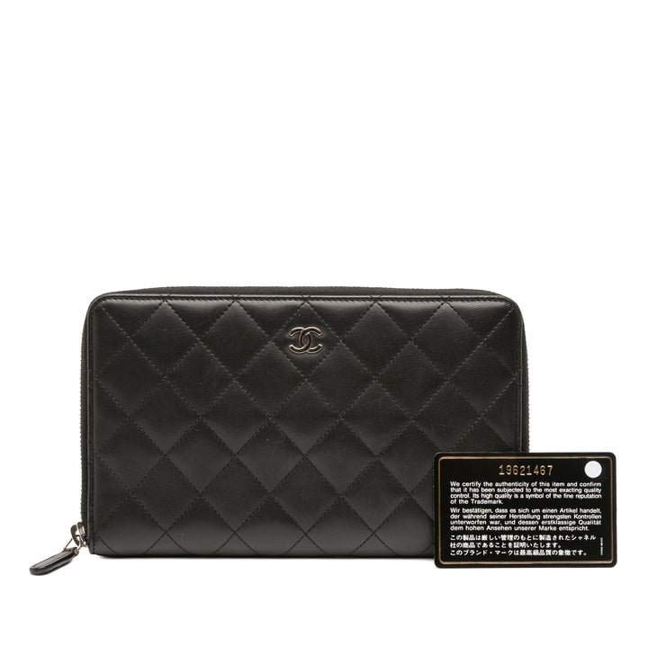 Chanel CC Quilted Cuir d’agneau Zip Around Wallet Noir