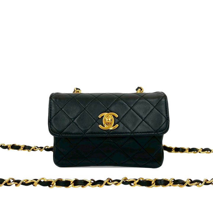 Chanel Sac bandoulière CC Matelassé Turn Lock à rabat Micro Cuir d'agneau Noir – vue principale – GABY PARIS