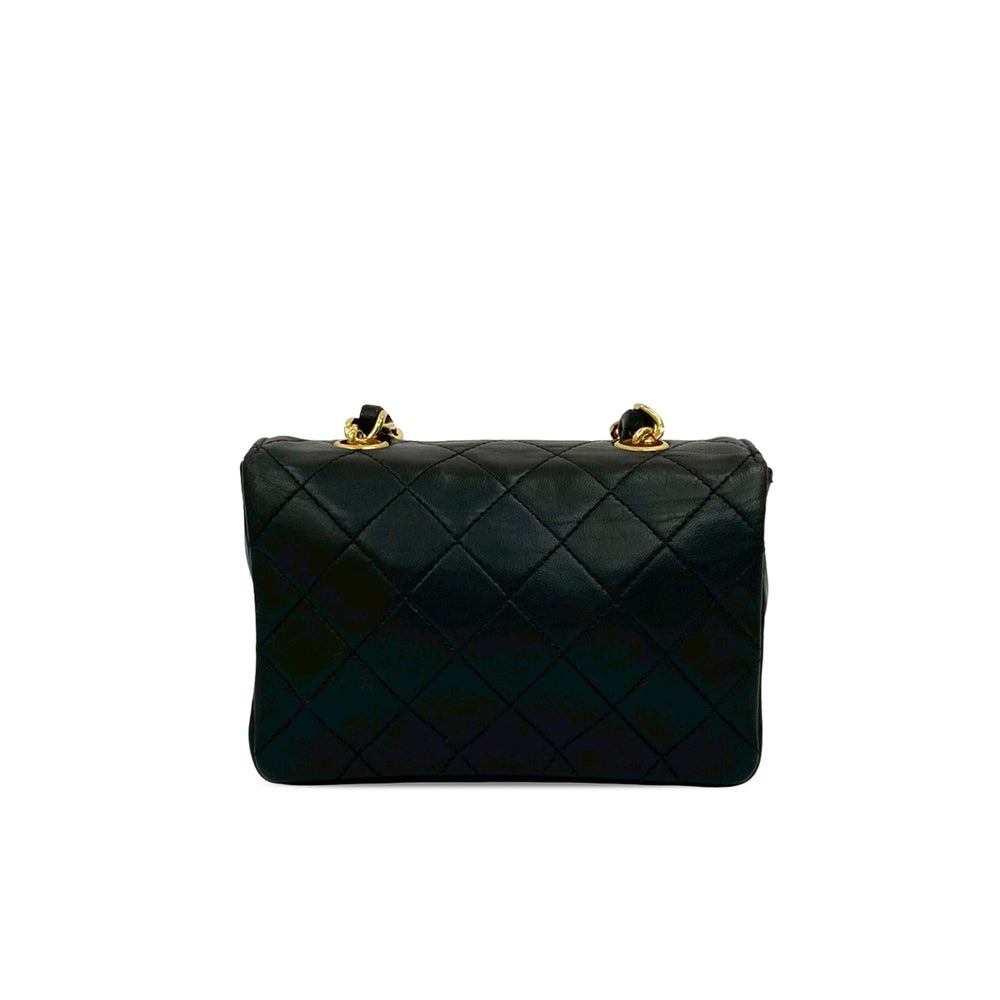 Chanel Sac bandoulière CC Matelassé Turn Lock à rabat Micro Cuir d'agneau Noir – vue 2 – GABY PARIS