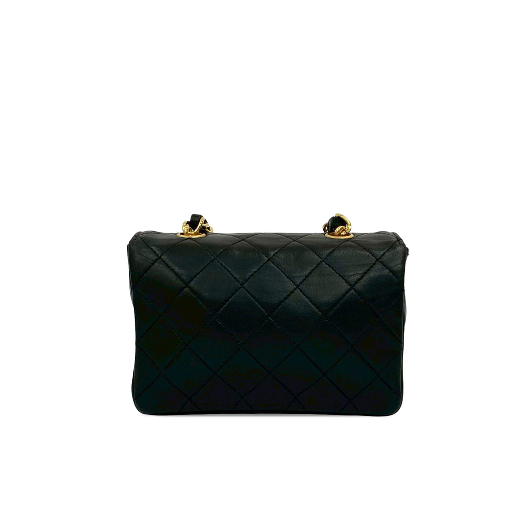Chanel Sac bandoulière CC Matelassé Turn Lock à rabat Micro Cuir d'agneau Noir – vue 2 – GABY PARIS