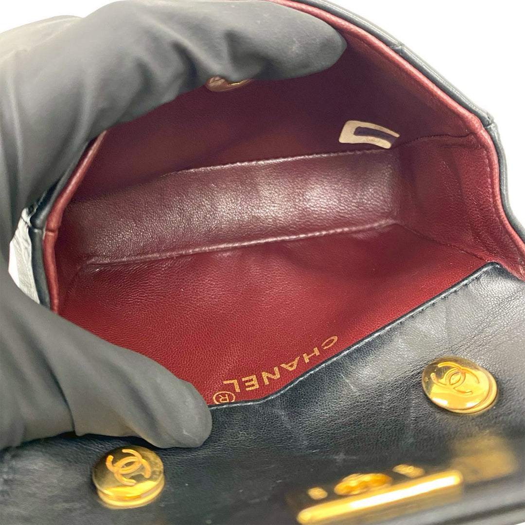 Chanel Sac bandoulière CC Matelassé Turn Lock à rabat Micro Cuir d'agneau Noir – vue 3 – GABY PARIS