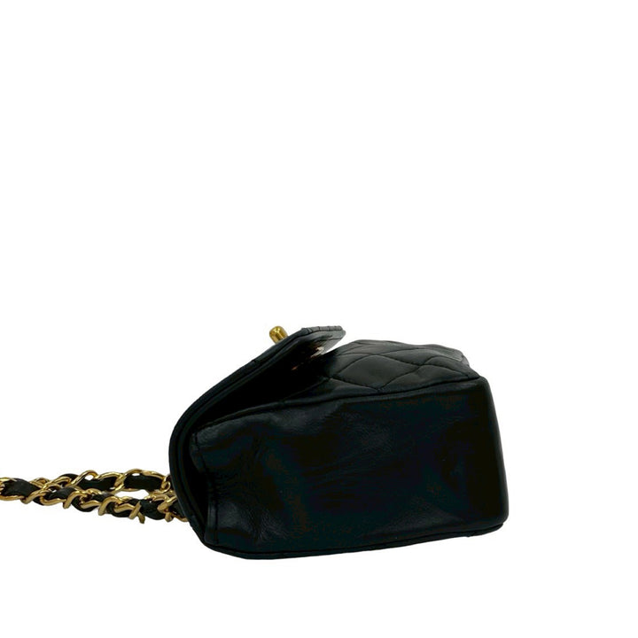 Chanel Sac bandoulière CC Matelassé Turn Lock à rabat Micro Cuir d'agneau Noir – vue 6 – GABY PARIS