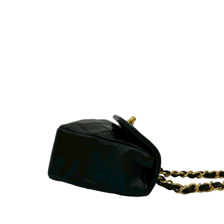 Chanel Sac bandoulière CC Matelassé Turn Lock à rabat Micro Cuir d'agneau Noir – vue 7 – GABY PARIS