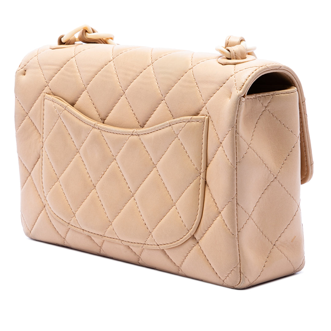Chanel CC Matelassé Cuir d’agneau Resin Chain Simple rabat