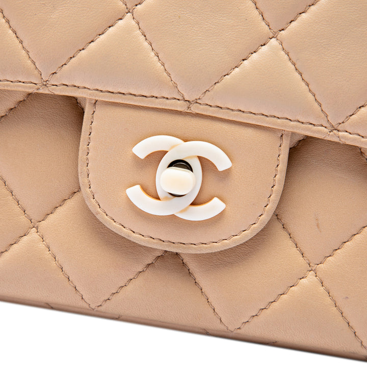 Chanel CC Matelassé Cuir d’agneau Resin Chain Simple rabat