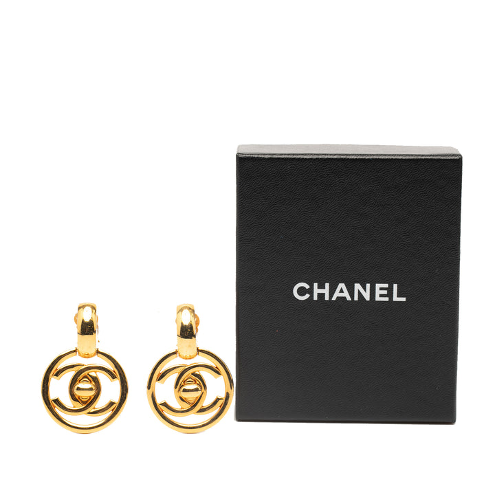 Chanel plaqué CC Turnlock Swing Clip on Boucle d’oreilles