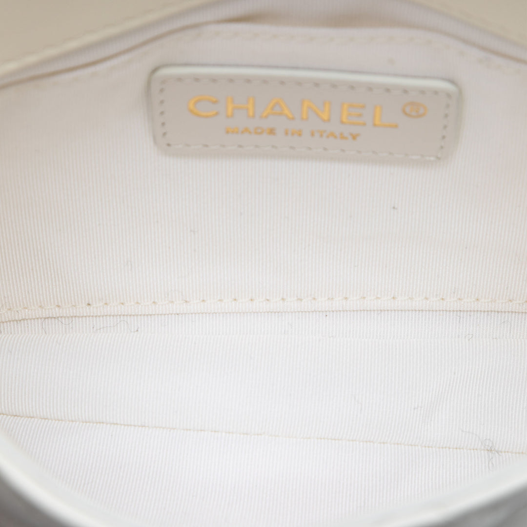 Chanel CC Matelassé Cuir d’agneau Side Packs à rabat