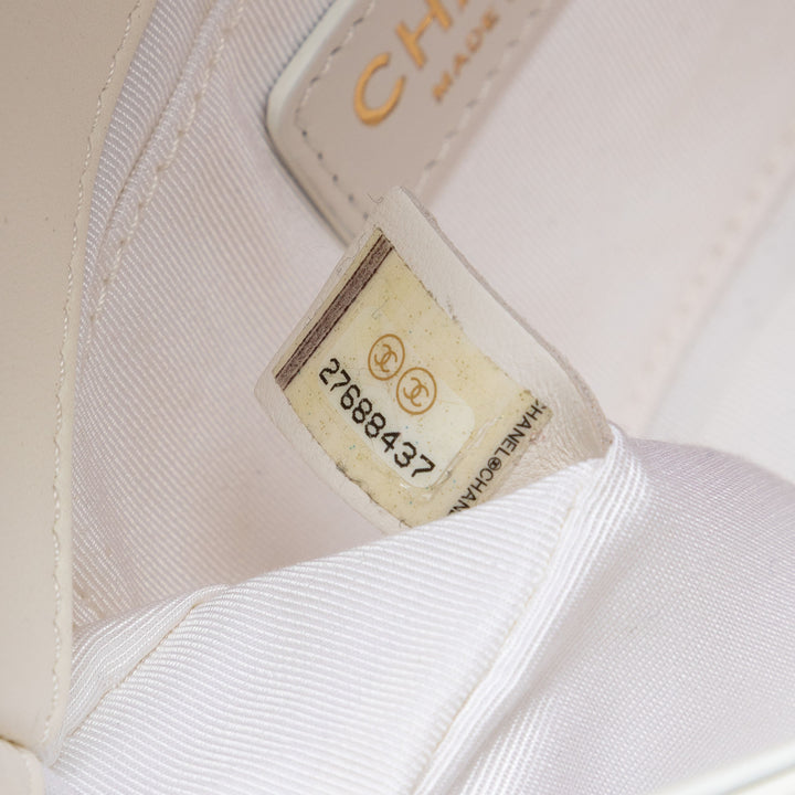 Chanel CC Matelassé Cuir d’agneau Side Packs à rabat