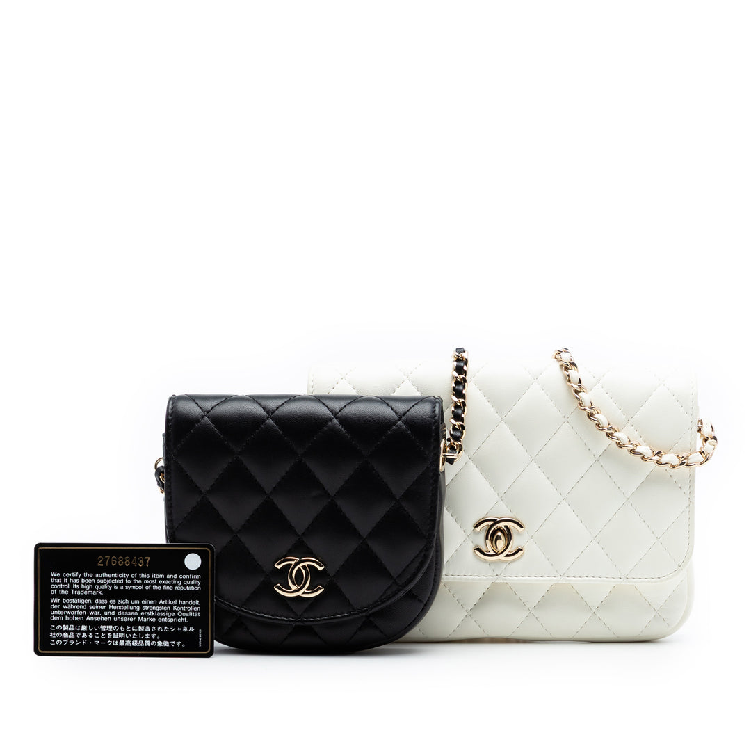 Chanel CC Matelassé Cuir d’agneau Side Packs à rabat