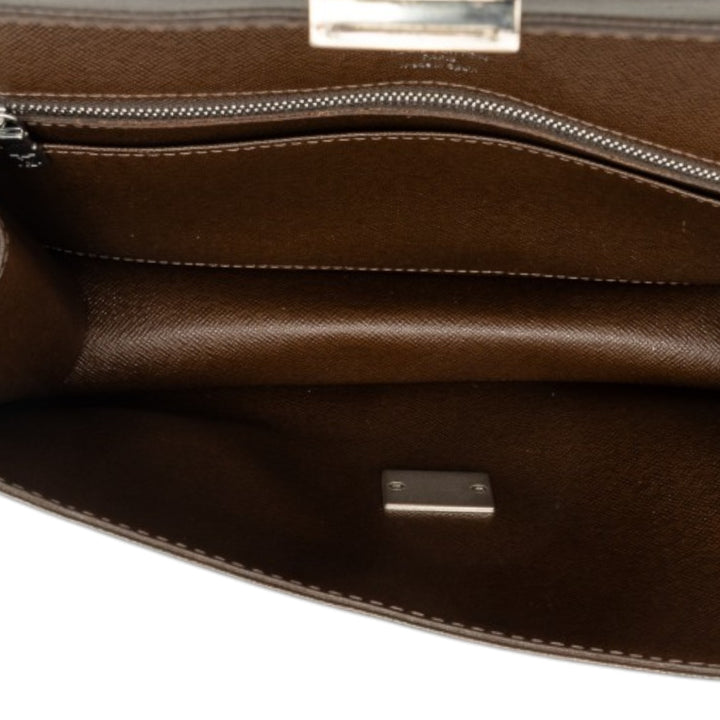 Louis Vuitton Taiga Selenga Marron – vue 4 – GABY PARIS