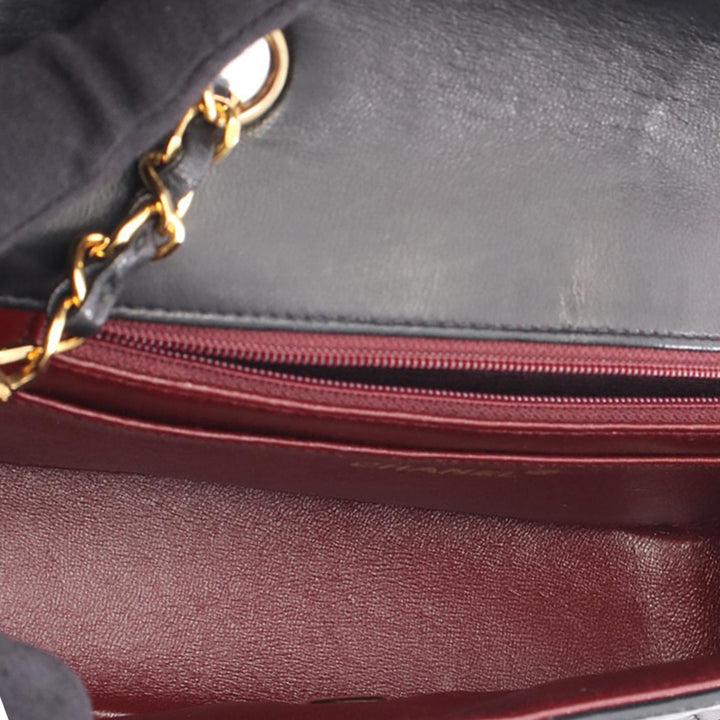Chanel Small Cuir d’agneau Diana à rabat